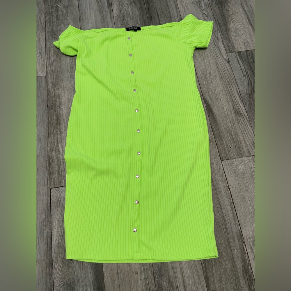 Rouge Collection Lime green pullover off the shoulder knit ribbed shirt
Dress 3X